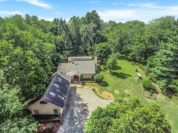 4th image of 1240 Tanager Ln