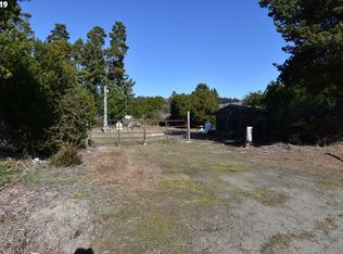 900 Jacobson Way, Lakeside, OR 97449