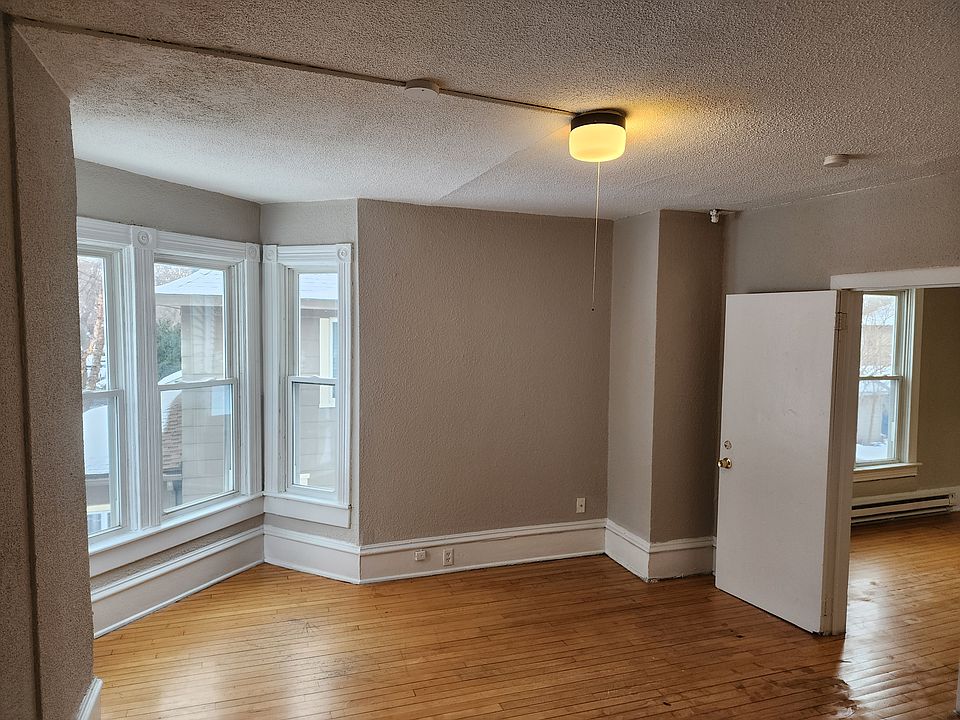1st image of 1167 15th Ave SE APT 1