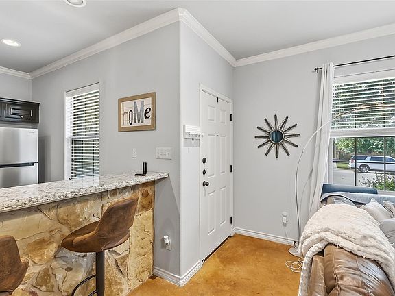 4th image of 339 Newcomb Ln