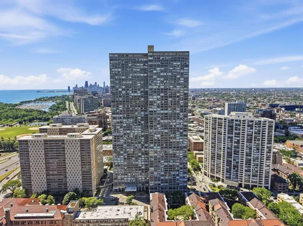 655 W Irving Park Rd APT 1704, Chicago, IL 60613