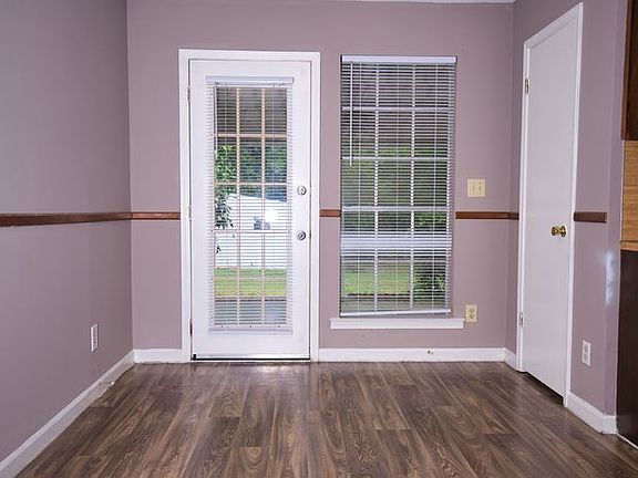 3rd image of 1000 N Burbank Dr