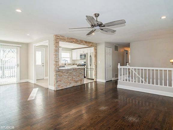 4th image of 1221 Hartmann Dr