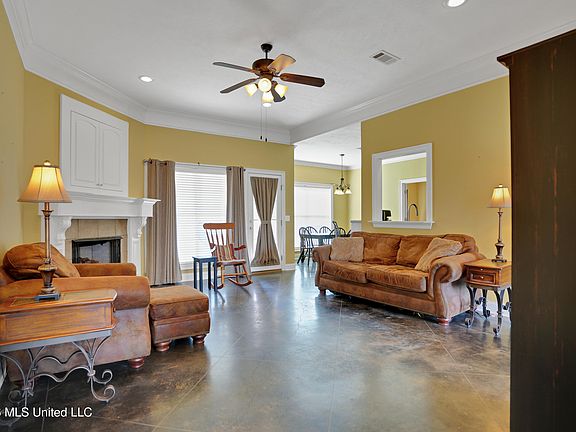 5th image of 2159 Crossbridge Blvd