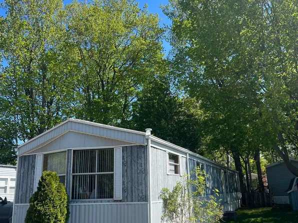 612 Driftwood St, Elk Rapids, MI 49629