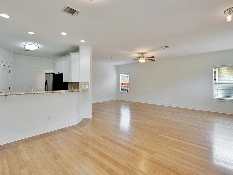 2902 E 13th St — Photo 5