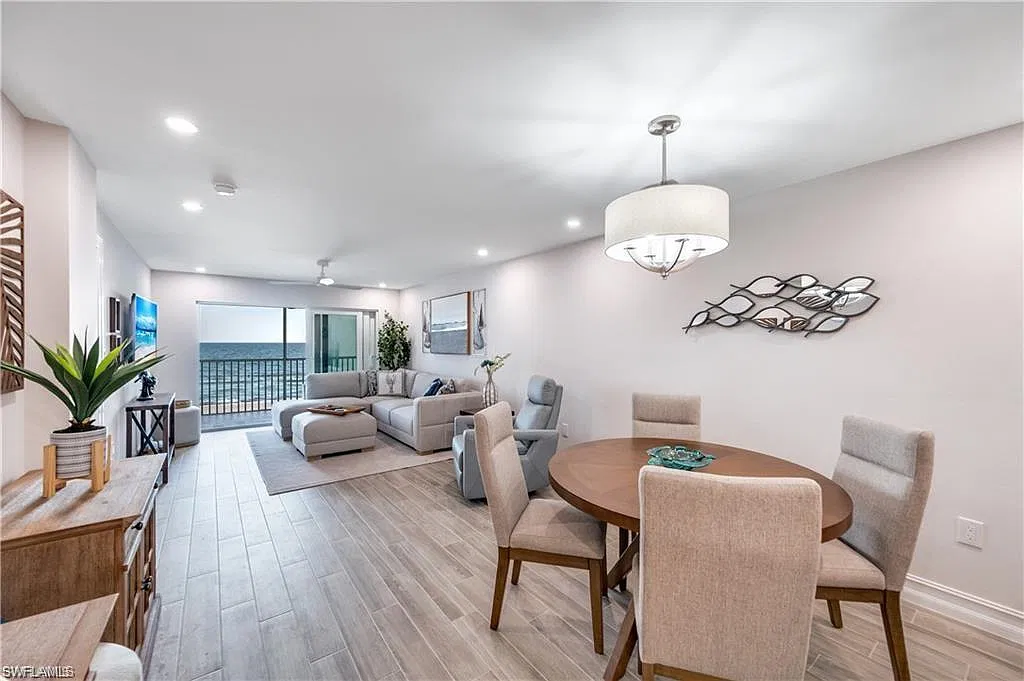 2 bed, 2.0 bath, 1058 sqft, $8,200 — Photo 1