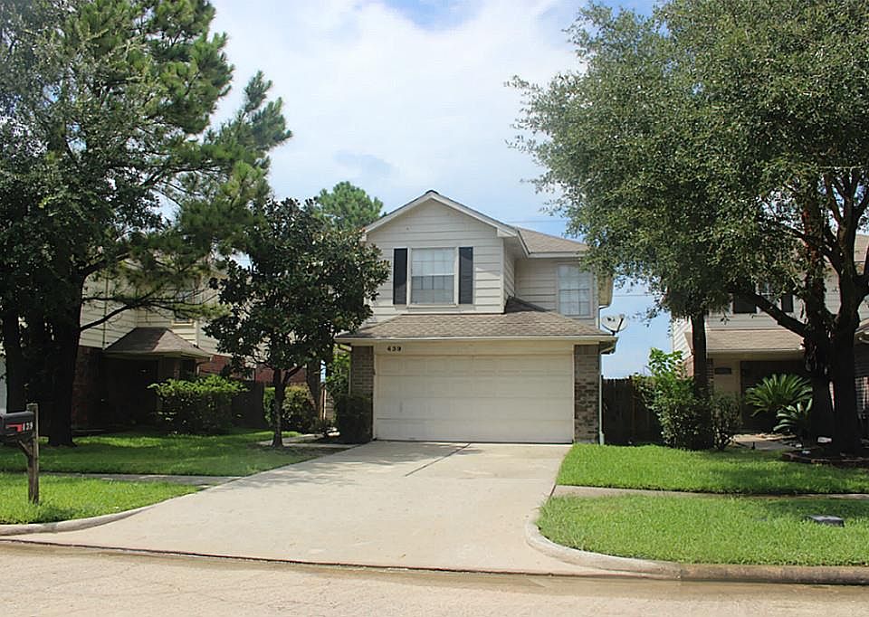1st image of 439 Willow West Dr