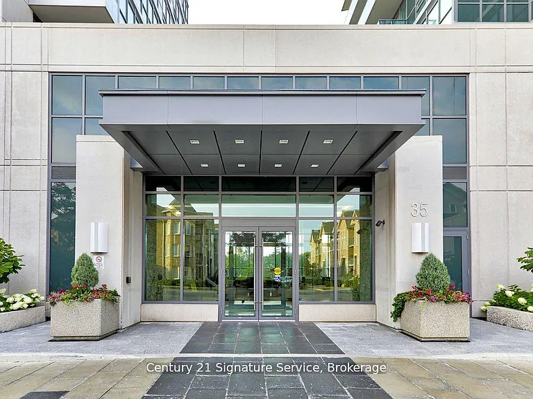 35 Brian Peck Cres #Penthouse 18-18 — Photo 2
