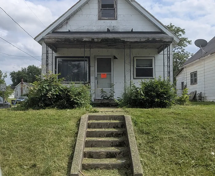 801 W 10th St — Photo 1