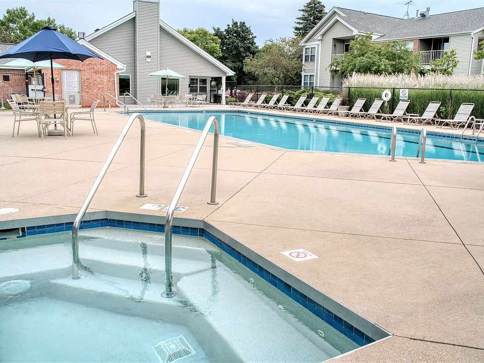 Hot Tub and Heated Swimming Pool