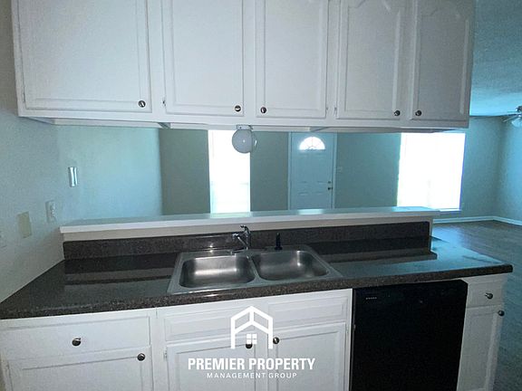 5th image of 2584 Parkview Dr