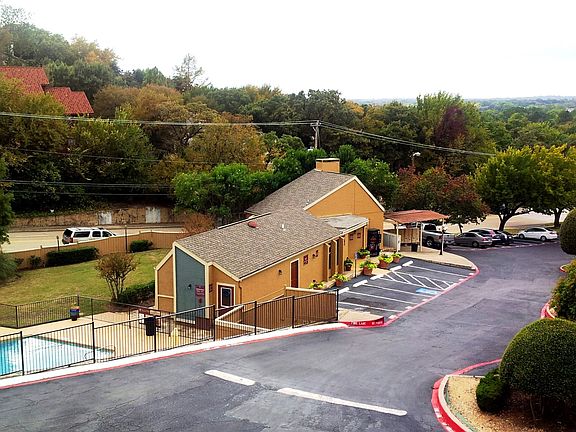 3rd image of 1504 Village Cir APT 329