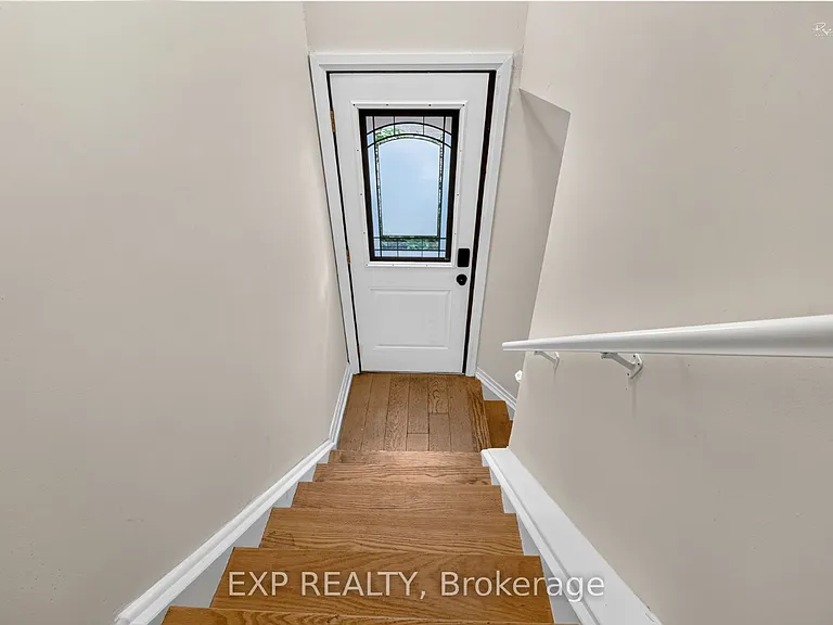 39 Treadgold Cres — Photo 23