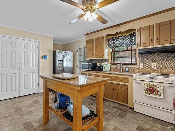5th image of 9300 Southwood Dr