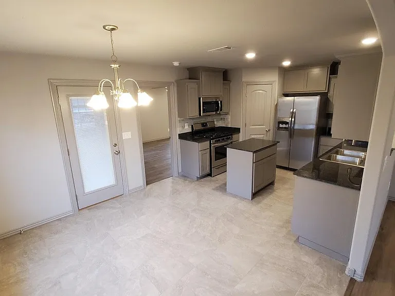 2315 W Margaret St — Photo 9