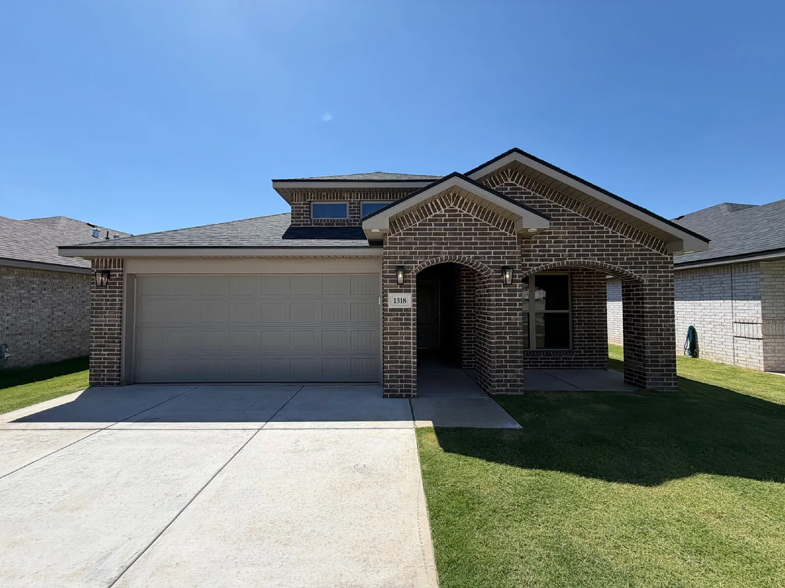 4 bed, 2.0 bath, 1600 sqft, $1,950 — Photo 2