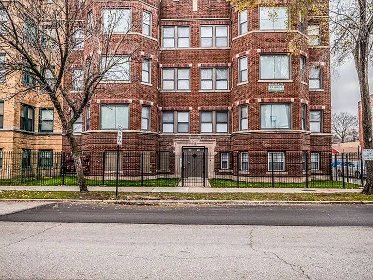 7300 S Yates Blvd — Photo 16