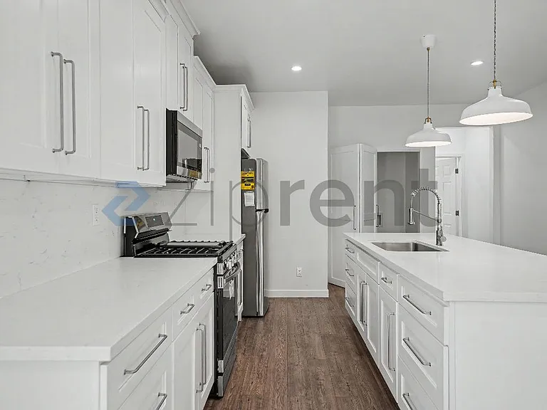 1659 E 61st St — Photo 9