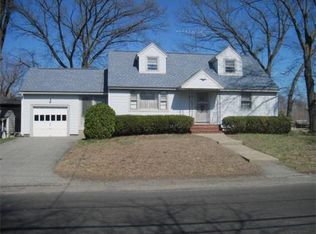 99 Everett St, Lawrence, MA 01843