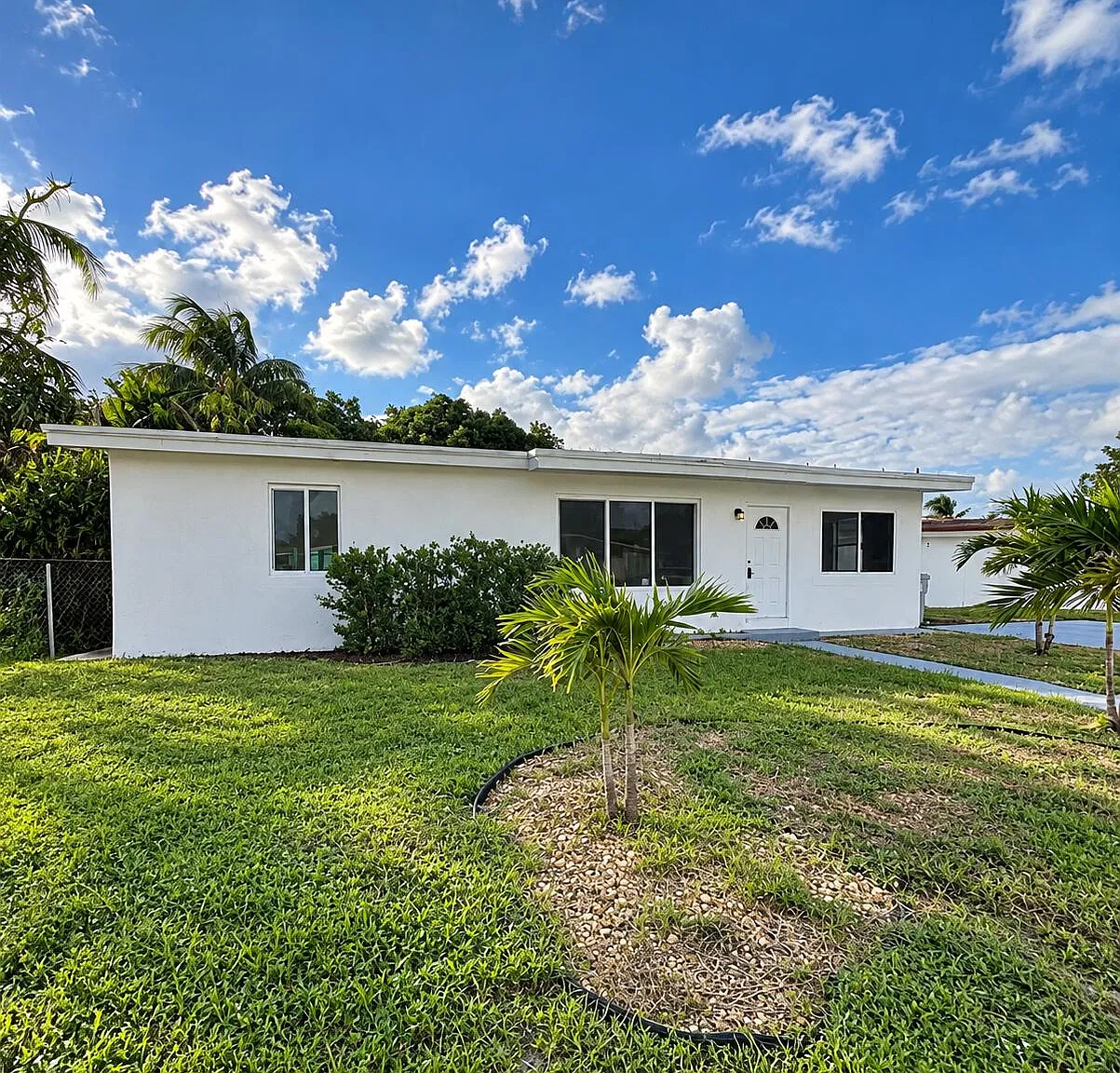 3 bed, 2.0 bath, 1245 sqft, $3,300 — Photo 1