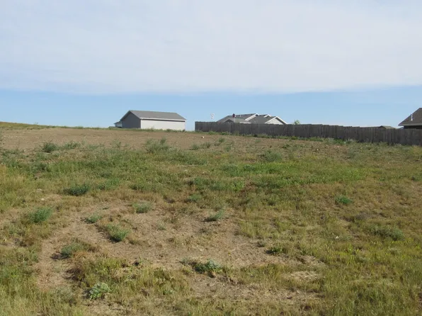 832 Parker Ranch Rd, Bismarck, ND 58503