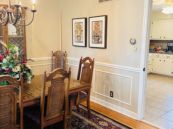 4th image of 2076 Riverdale Rd