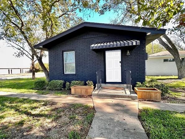 327 Estates Dr, Woodway, TX 76712