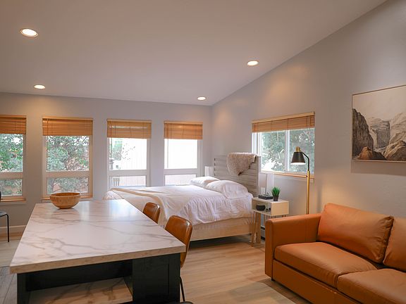4th image of 27 Quartz St