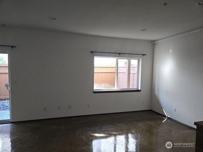 4th image of 9715 26th Avenue SW #202