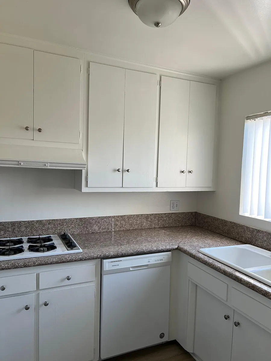 Building Photo - 17830 Magnolia Blvd #12