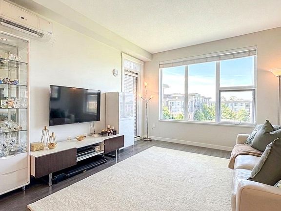4th image of 9399 Alexandra Rd #513