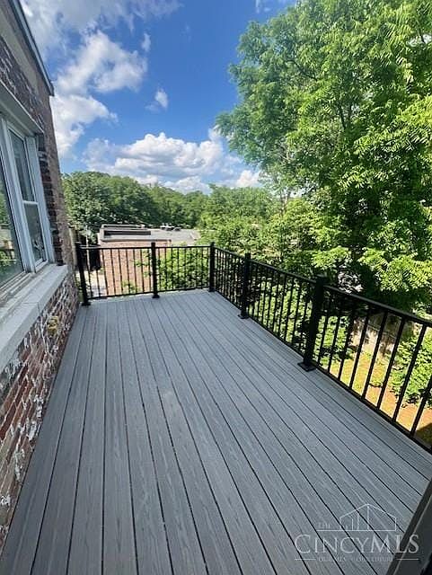 2nd image of 958 Hatch St #2