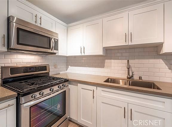 3rd image of 22121 Burbank Blvd Unit 1
