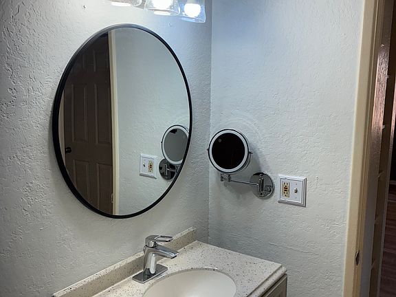 2nd image of 923 N Swan Rd Unit 201