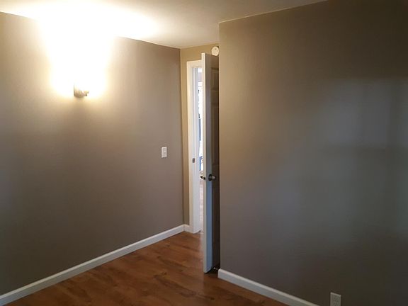 4th image of 227 S Lincoln St