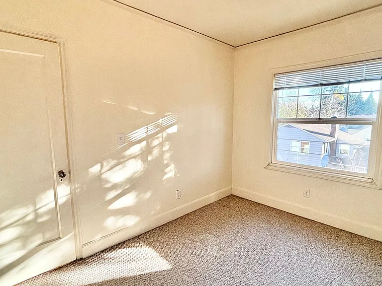 T0108 - Laurelview Apartments — Photo 23