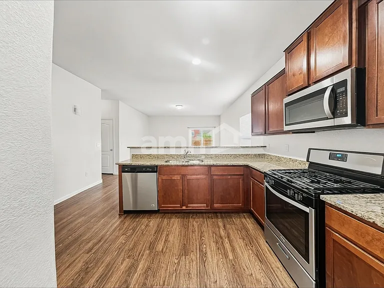 551 Reserve Ave — Photo 3