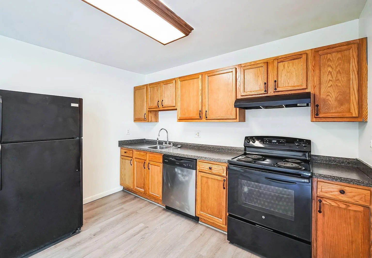3 bed, 1.5 bath, 1240 sqft, $1,575 — Photo 3