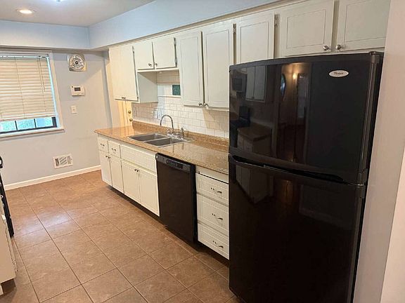 3rd image of 2709 Maplewood Ave