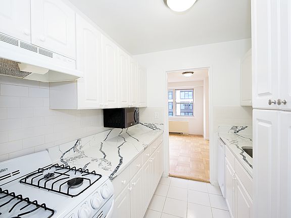5th image of 155 E 34th St APT 15F
