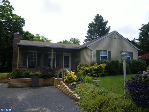 3rd image of 74 Chatham Ct