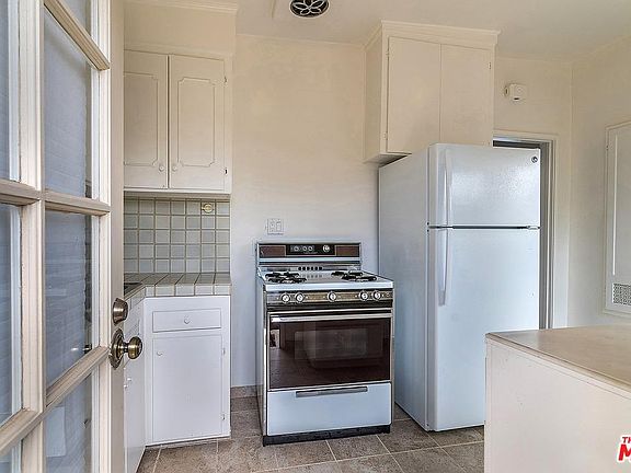 5th image of 1322 Oak St