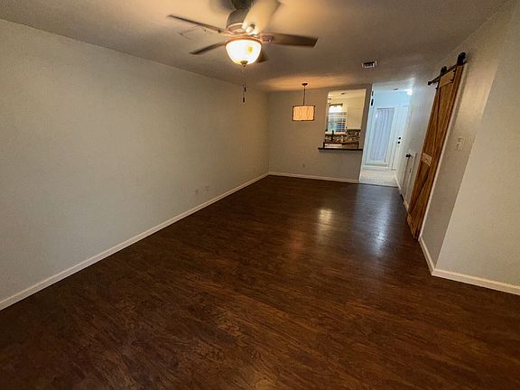 3rd image of 6 Summer Oaks Dr