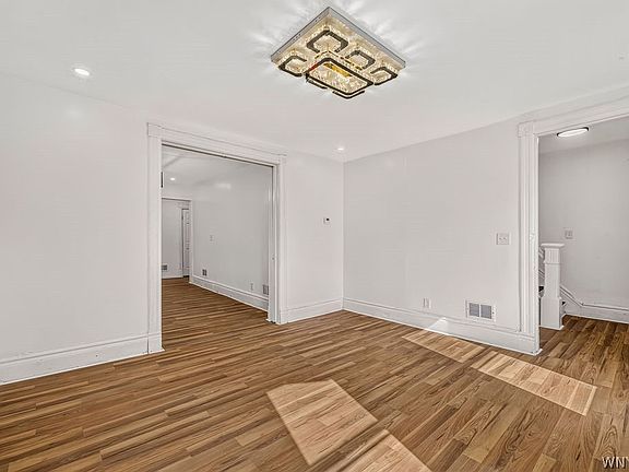 4th image of 212 Chester St