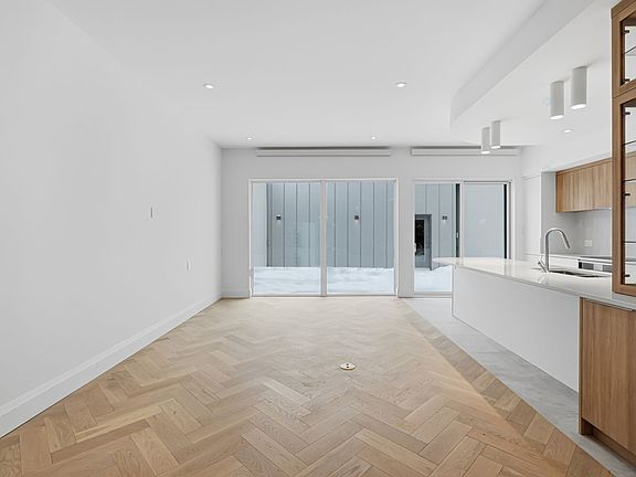 3rd image of 7067 Rue De La Rte