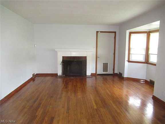 3rd image of 4625 Yarmouth Ln