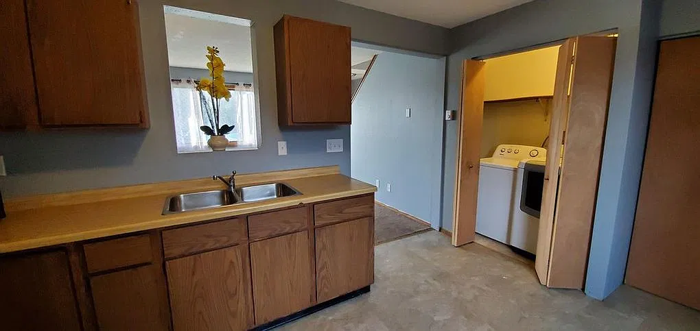 Cute 2br/1ba With Fenced Yard And 1-Car Garage! — Photo 4
