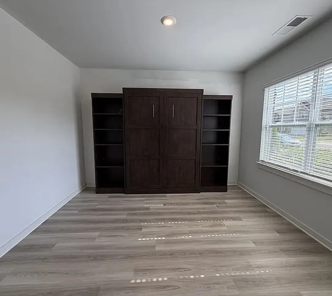 4 bed, 2476 sqft, $2,800 — Photo 3