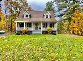 119 Oak Ridge Dr, Dingmans Ferry, PA 18328